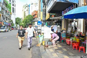 Phải trả lại vỉa hè cho người đi bộ