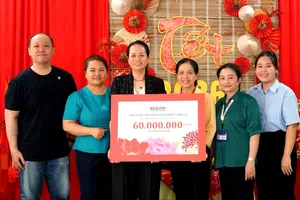 Chăm lo tết cho người già neo đơn và trẻ khuyết tật