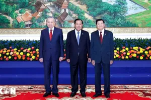 Tổng Bí thư Tô Lâm; Chủ tịch Đảng Nhân dân Campuchia Samdech Techo Hun Sen; Tổng Bí thư, Chủ tịch nước Lào Thongloun Sisoulith tại Cuộc gặp. Ảnh: THỐNG NHẤT/TTXVN