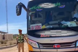 Phát hiện xe khách chở quá số người so với quy định