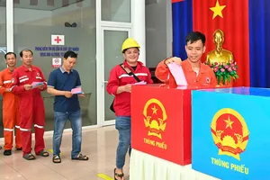 Người lao động gửi niềm tin vào lá phiếu