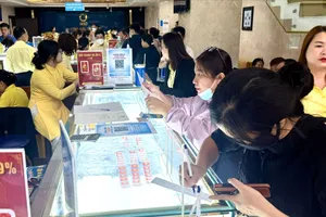 Ngày 2-3, giá vàng buổi chiều tăng thêm 2,4 triệu đồng/lượng so với buổi sáng