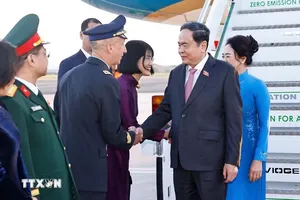 Lễ đón Chủ tịch Quốc hội Trần Thanh Mẫn và Phu nhân tại sân bay Ciampino, thủ đô Rome, Cộng hòa Italy. Ảnh: Doãn Tấn/TTXVN