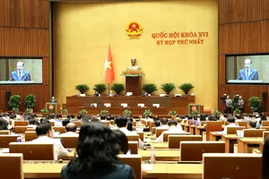 Chủ nhiệm Ủy ban Pháp luật và Tư pháp của Quốc hội Phan Chí Hiếu trình bày tờ trình về bổ sung chương trình kỳ họp thứ nhất Quốc hội khóa XVI. Ảnh: QUANG PHÚC 