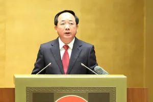 Đồng chí Trịnh Văn Quyết, Ủy viên Bộ Chính trị, Bí thư Trung ương Đảng, Trưởng Ban Tuyên giáo và Dân vận Trung ương trình bày chuyên đề, sáng 13-4. Ảnh QUANG PHÚC