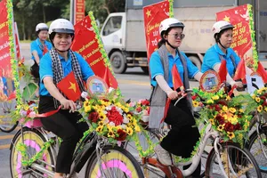 Diễu hành xe đạp hưởng ứng “Tháng 4 lịch sử” tại phường Bình Dương