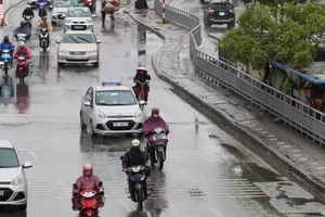 Bắc bộ mưa dông diện rộng, TPHCM ngày nắng nóng, chiều tối có mưa 