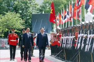 Tổng Bí thư, Chủ tịch nước Tô Lâm và Thủ tướng Thái Lan Anutin Charnvirakul duyệt Đội danh dự Quân đội Hoàng gia Thái Lan. Ảnh: Thống Nhất/TTXVN