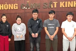 Triệt phá đường dây làm giả hơn 23.000 đôi dép thương hiệu lớn