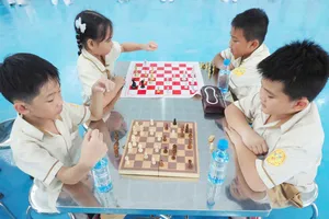 Muôn kiểu ứng phó với “học kỳ thứ ba”