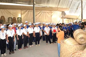 100 học sinh tham gia trải nghiệm