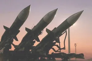 IRGC cho biết đã phóng tên lửa đạn đạo và máy bay không người lái vào các mục tiêu quân sự của Mỹ ở Kuwait và Bahrain. Ảnh: MNA