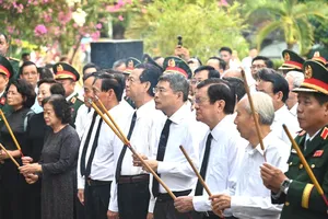 Lãnh đạo Đảng, Nhà nước và TPHCM dâng hoa, dâng hương tưởng niệm Cố Tổng Bí thư Trần Phú cùng các Anh hùng liệt sĩ