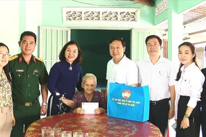Thăm, tri ân gia đình chính sách và người có công tại TPHCM 