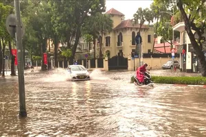 Nam bộ bước vào đợt mưa diện rộng, Hà Nội tiếp tục mưa to