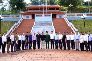 Cà Roòng, một viền xanh trán núi