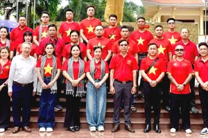 Đoàn Hội Âm nhạc TPHCM tổ chức chuyến đi về nguồn và kết nạp hội viên mới với chủ đề "Theo dấu chân những người anh hùng". Ảnh: THÚY BÌNH