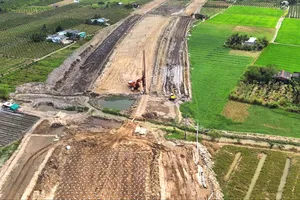 Các gói thầu của một số dự án thành phần ĐT.827E nối TPHCM - Tây Ninh - Đồng Tháp đang được quyết liệt thi công