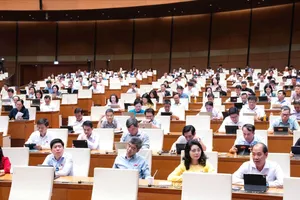 Phiên thảo luận chiều 10-8. Ảnh: VIẾT CHUNG