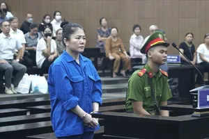 Xét xử cựu Chủ tịch HĐQT bị cáo buộc lừa hơn 1.000 khách hàng