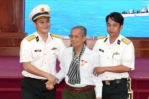 Anh hùng lực lượng vũ trang Võ Văn Em giao lưu cùng các chiến sĩ Lữ Đoàn 171 Hải quân