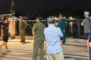 Phát hiện 2 thi thể đàn ông trôi trên sông Sài Gòn