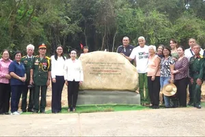 Các đại biểu trước "Vườn tre Fidel Castro" được khánh thành ngày 29-8-2026, tại Củ Chi. Ảnh: THỤY VŨ
