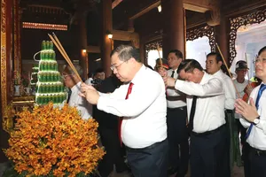 Dâng hoa, dâng hương tưởng niệm 57 năm ngày mất của Chủ tịch Hồ Chí Minh