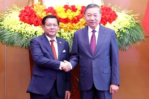 Lễ đón trọng thể Tổng thống Myanmar và Phu nhân. Ảnh: QUANG PHÚC