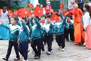 Rộn ràng ngày khai trường ở Tây Nguyên, Nam Trung bộ và Đông Nam bộ 