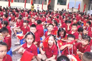 Học sinh tiểu học Hà Nội dự khai giảng năm học mới 2026-2027. Ảnh: LÂM NGUYÊN