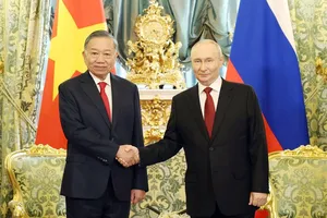 Tổng Bí thư, Chủ tịch nước Tô Lâm và Tổng thống Nga Vladimir Putin chụp ảnh chung trước hội đàm. Ảnh: Thống Nhất - TTXVN