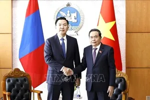 Chủ tịch Quốc hội Trần Thanh Mẫn hội kiến Thủ tướng Mông Cổ Nyam-Osor Uchral. Ảnh: TTXVN