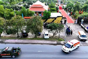 Các phương tiện vận chuyển mẫu hài cốt đến sân bay Tân Sơn Nhất