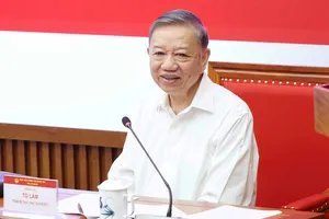 Tổng Bí thư, Chủ tịch nước Tô Lâm trao đổi và truyền đạt chuyên đề. Ảnh: TTXVN