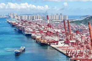 Cảng container Thanh Đảo, Trung Quốc. Ảnh: THX