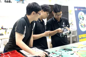Sinh viên Trường ĐH Khoa học Tự nhiên (ĐH Quốc gia TPHCM) trong giờ học thực hành. Ảnh: THANH HÙNG