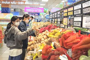 Cửa hàng, siêu thị nỗ lực giữ giá thực phẩm