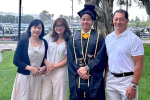 Cha con cùng nhóm máu... “thể hình”