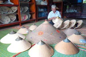 “Lửa nghề” làng chằm nón ngựa hơn 300 tuổi vẫn cháy