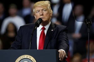 Trump, Putin discuss first meeting, Syria during ’very good call’ 