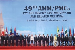 This file photo taken on July 26, 2016, shows foreign ministers attending the ASEAN Regional Forum in Laos. (Yonhap)