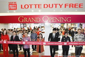  the opening ceremony of its first overseas shop at Jakarta International Airport in Indonesia on the same day. (Yonhap)