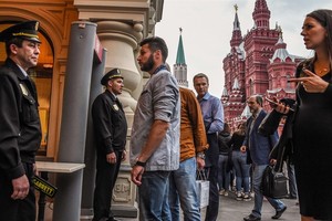 Thousands evacuated after bomb threats in Moscow 