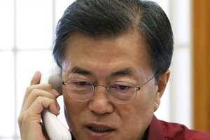 Moon, Trump agree to thoroughly implement U.N. sanctions on N. Korea