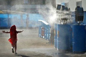 Sydney, Melbourne warned to prepare for 50-degree days