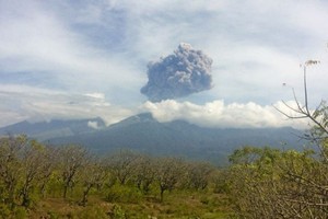 Agung volcano eruption reduces tourists to Bali