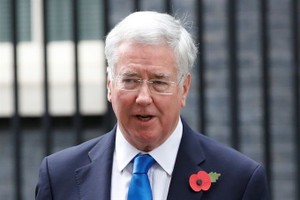 British Defence Secretary Michael Fallon leaves 10 Downing Street after the weekly meeting of the cabinet in central London October 31, 2017. — AFP/VNA Photo