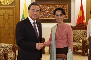China’s Foreign Minister Wang Yi (L) ​and Myanmar’s State Counsellor Aung San Suu Kyi (Source Xinhua)