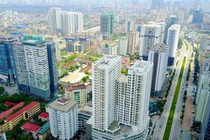 Việt Nam witnessed positive development in the real estate market in 2017 with increased transactions of apartments and reduction in real estate inventory. — Photo realtimes.vn